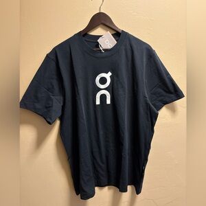 Nwt on cloud men’s graphic tee